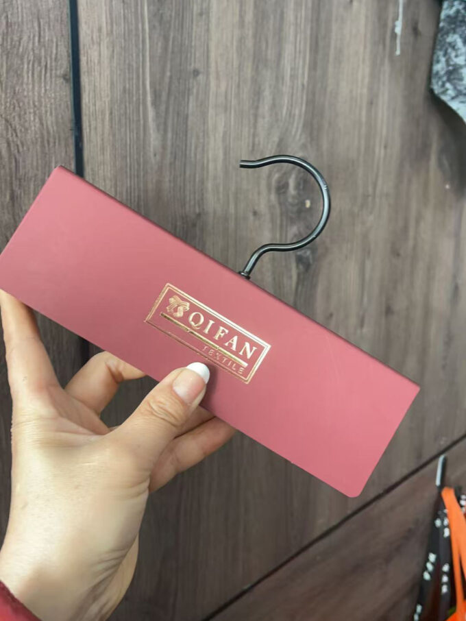 Customizable Fabric Swatch Display Hooks for Home Textile | Curtain & Sofa Sample Card Heads