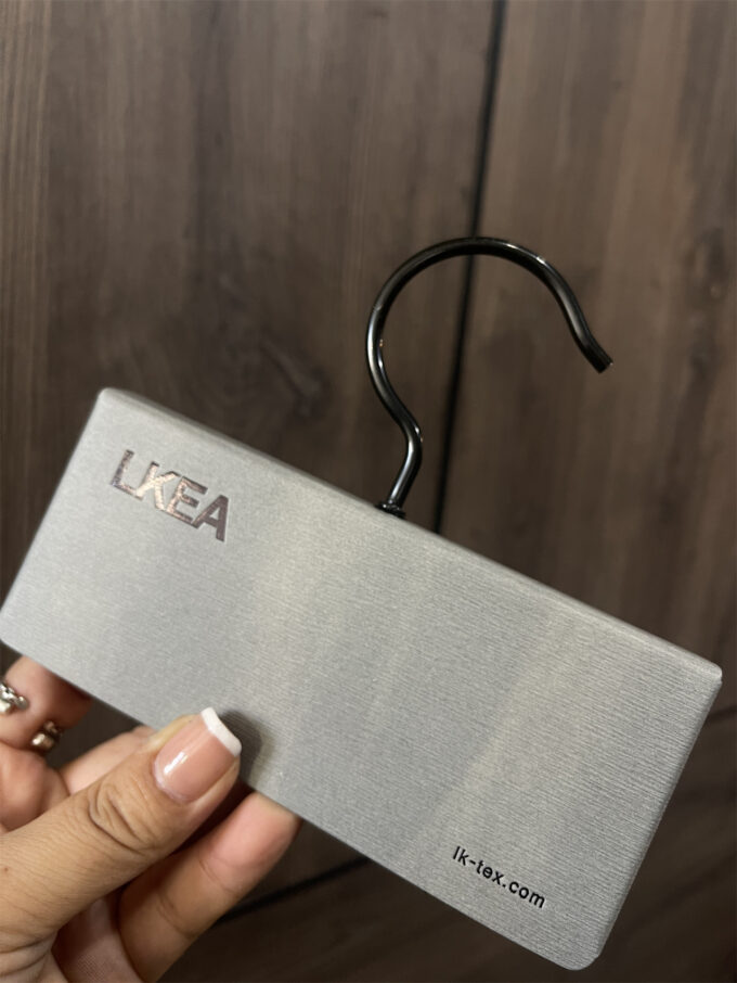 Customizable Fabric Swatch Display Hooks for Home Textile | Curtain & Sofa Sample Card Heads