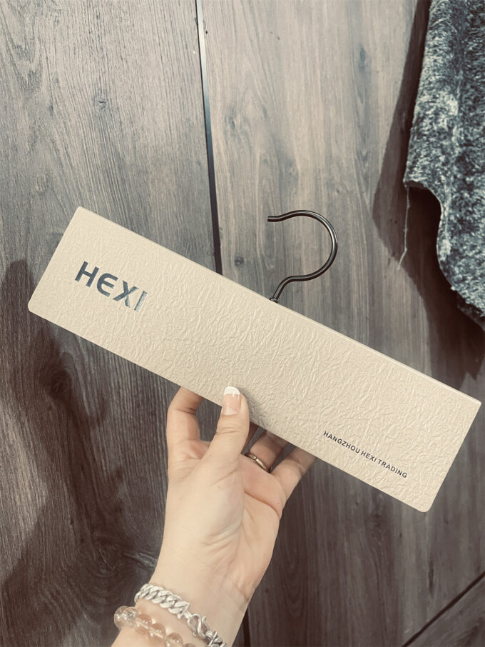 Customizable Fabric Swatch Display Hooks for Home Textile | Curtain & Sofa Sample Card Heads