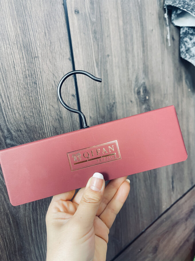 Customizable Fabric Swatch Display Hooks for Home Textile | Curtain & Sofa Sample Card Heads