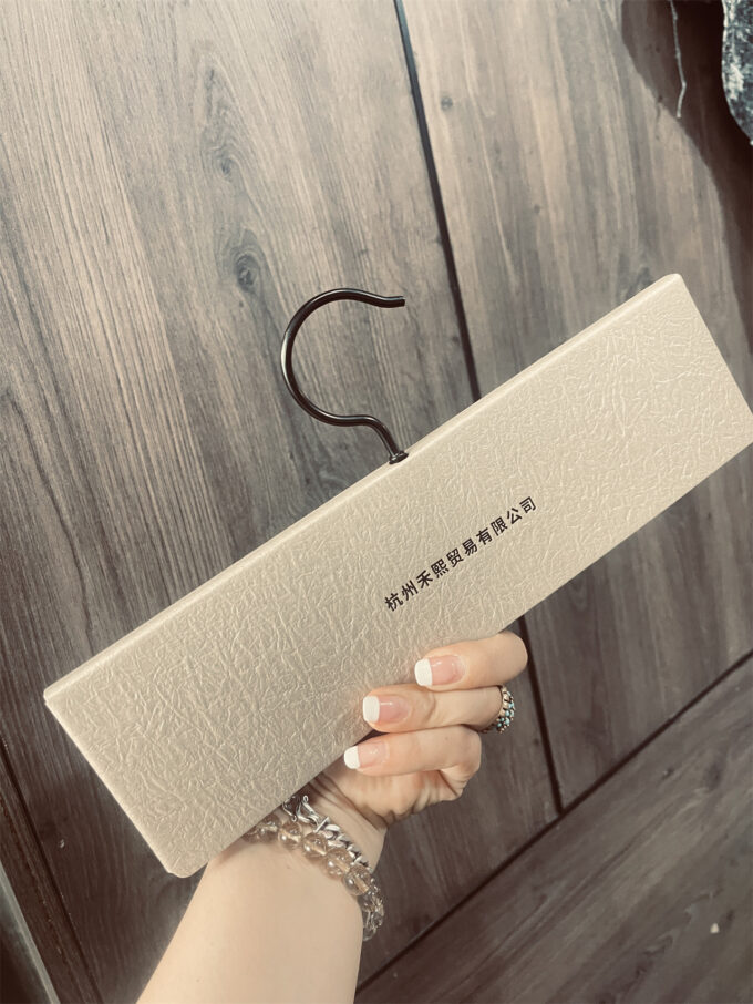 Customizable Fabric Swatch Display Hooks for Home Textile | Curtain & Sofa Sample Card Heads