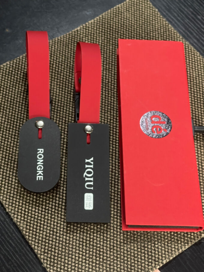 Premium Rectangular Fabric Sample Hanging Clips | Custom Logo Tags (Paper/Plastic) for Curtain & Upholstery