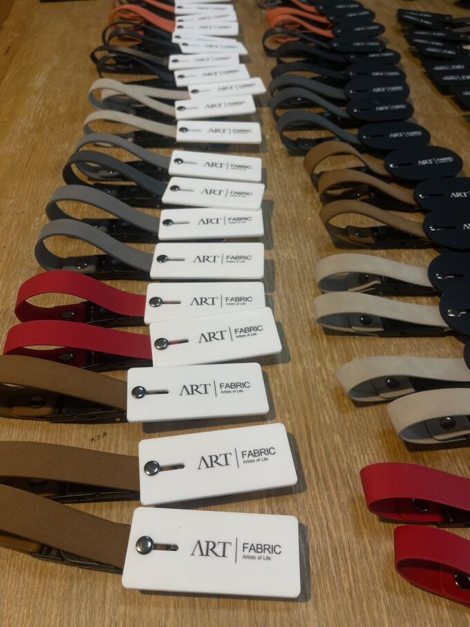 Premium Rectangular Fabric Sample Hanging Clips | Custom Logo Tags (Paper/Plastic) for Curtain & Upholstery