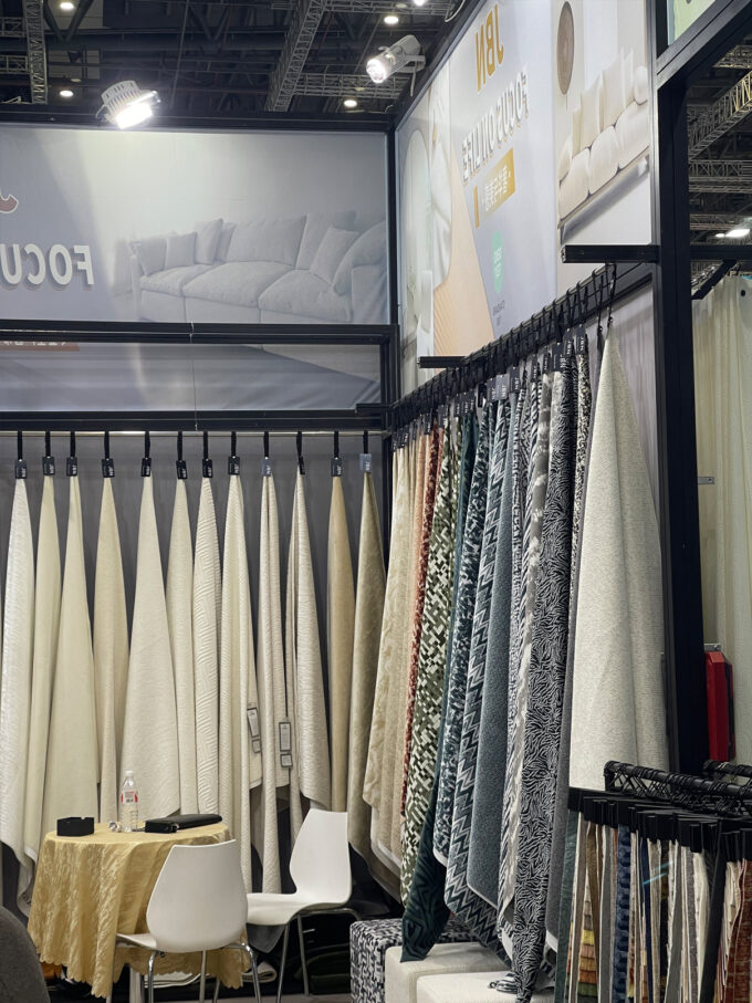 Premium Rectangular Fabric Sample Hanging Clips | Custom Logo Tags (Paper/Plastic) for Curtain & Upholstery