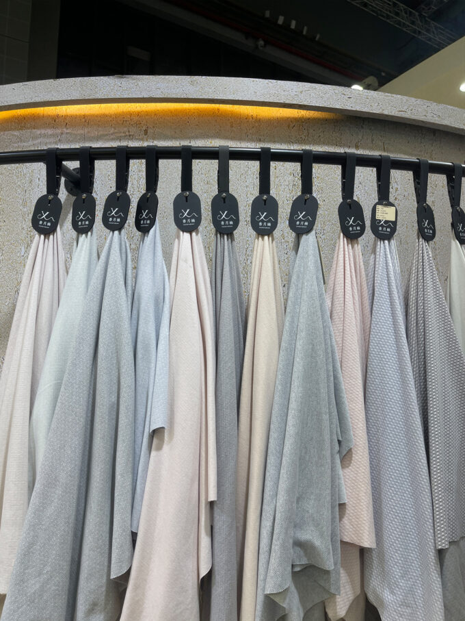 Customizable Fabric Sample Clips with Logo Tags | Home Textile Display Hooks for Curtain Upholstery